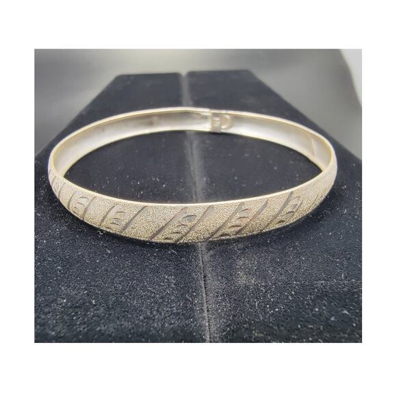Gorgeous Sterling Silver Engraved Hinged Bangle Bracelet 1/4"H-2-1/2"W - Picture 1 of 7